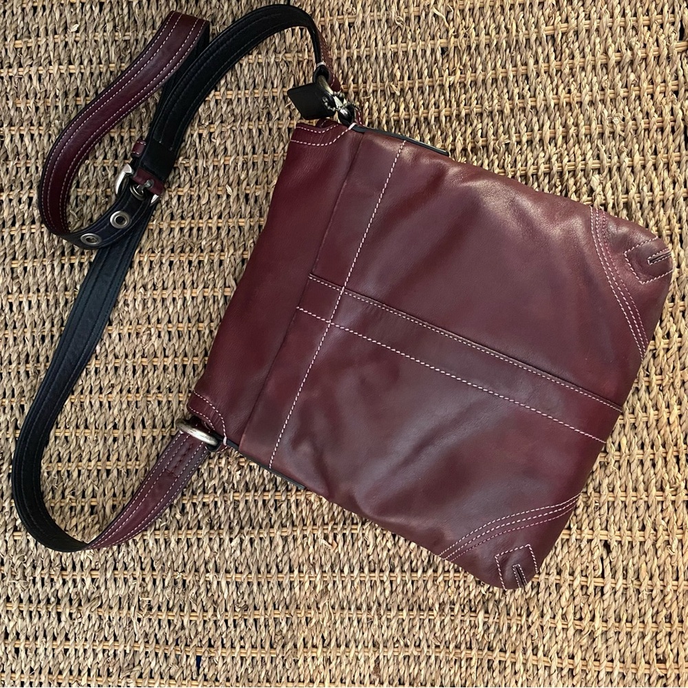 Coach Soho Belted Crossbody / Messenger / Flap Burgundy Leather Bag - Picture 3 of 15